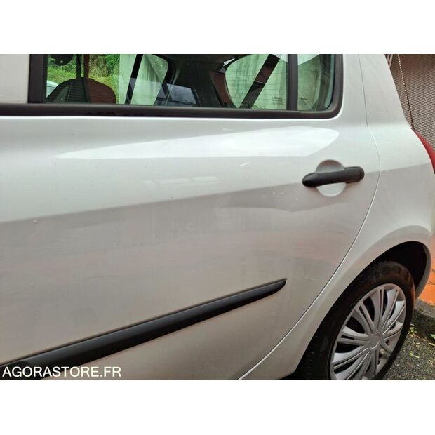 2012 Renault Clio-47777278