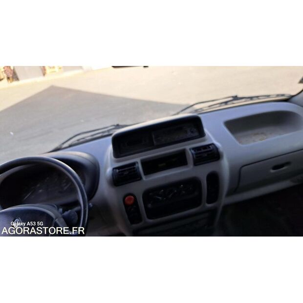 2003 رينو Master-47777378