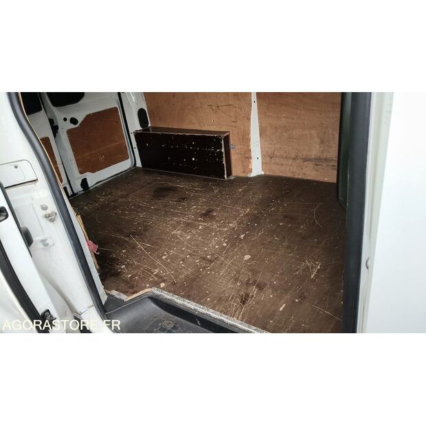 2017 Peugeot Expert-47777893