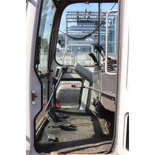 2003 تاكوتشي TB175-47781870