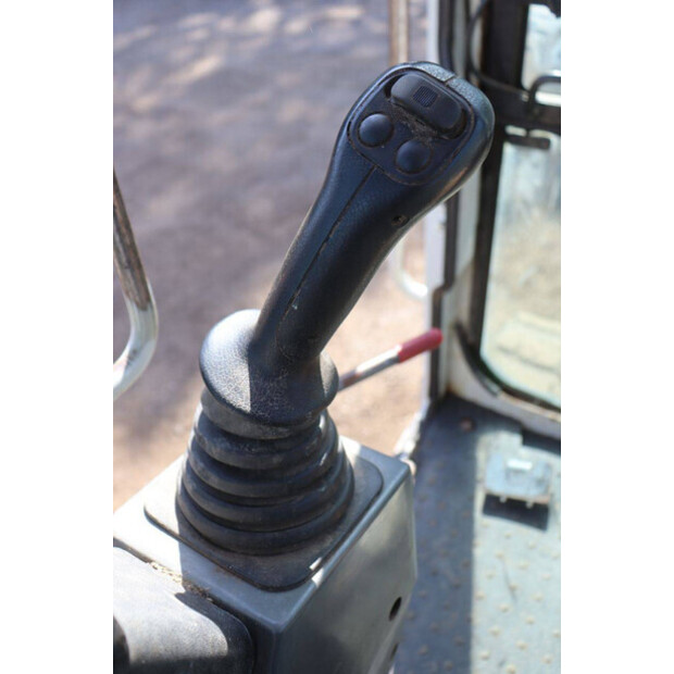 2003 تاكوتشي TB175-47781878