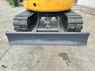 2010-komatsu-pc40mr-1-47782539