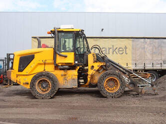 2018-jcb-437-1462298-47786499