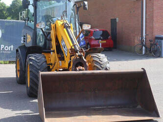 2011-jcb-tm220-1462321-47787209