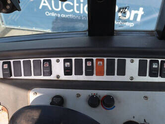 2011-jcb-tm220-1462321-47787234