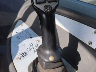 2011-jcb-tm220-1462321-47787235