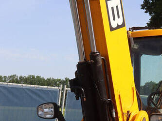2011-jcb-tm220-1462321-47787245