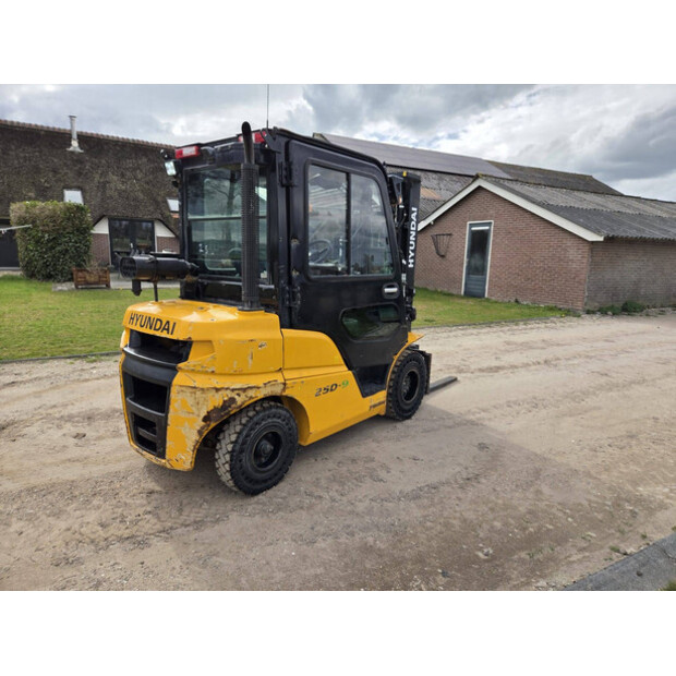 2019 Hyundai 25D-9-47788535