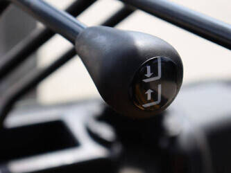 2011-yale-glp45svx5-47788895