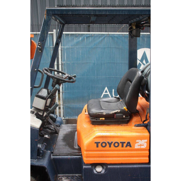 1993 Toyota 42 5FGF25-47789334
