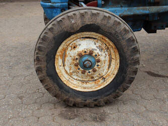 ford-2000-1462417-47790361