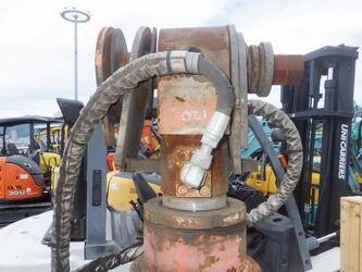 2013-hitachi-zx225usrlc-3-47791056