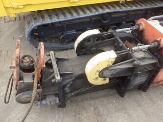 2013-hitachi-zx225usrlc-3-47791061