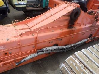 2013-hitachi-zx225usrlc-3-47791063