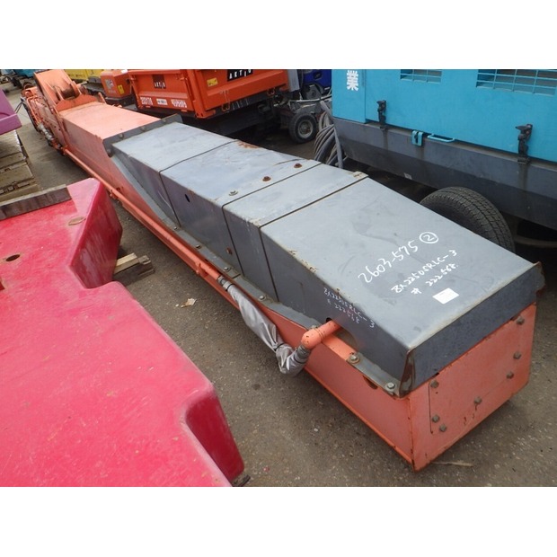 2013 هيتاشى ZX225USRLC-3-47791066