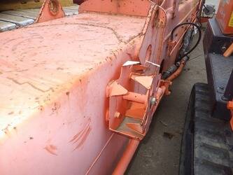 2013-hitachi-zx225usrlc-3-47791069