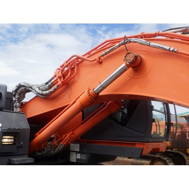 2013 هيتاشى ZX225USRLC-3-47791075