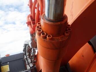 2013-hitachi-zx225usrlc-3-47791076