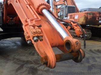 2013-hitachi-zx225usrlc-3-47791078