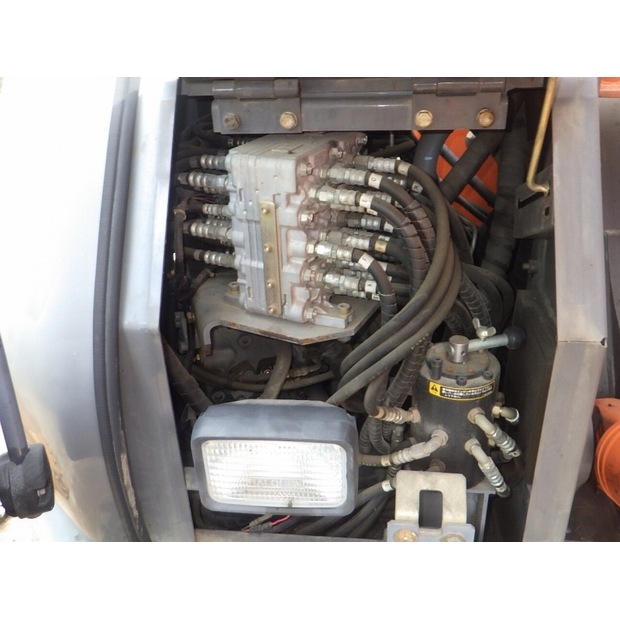 2013 هيتاشى ZX225USRLC-3-47791114