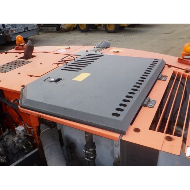 2013 هيتاشى ZX225USRLC-3-47791123