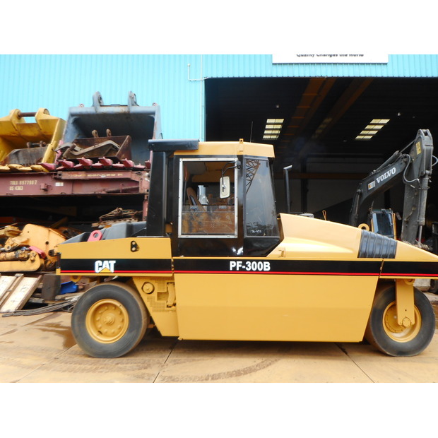 1998 Caterpillar PF300B-47795904