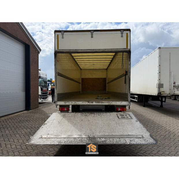 2017 Renault D12-47796133