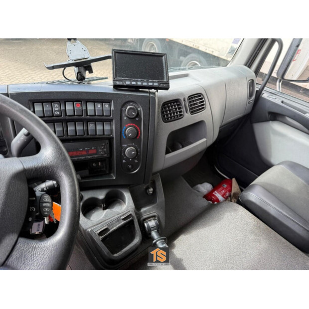 2017 Renault D12-47796143