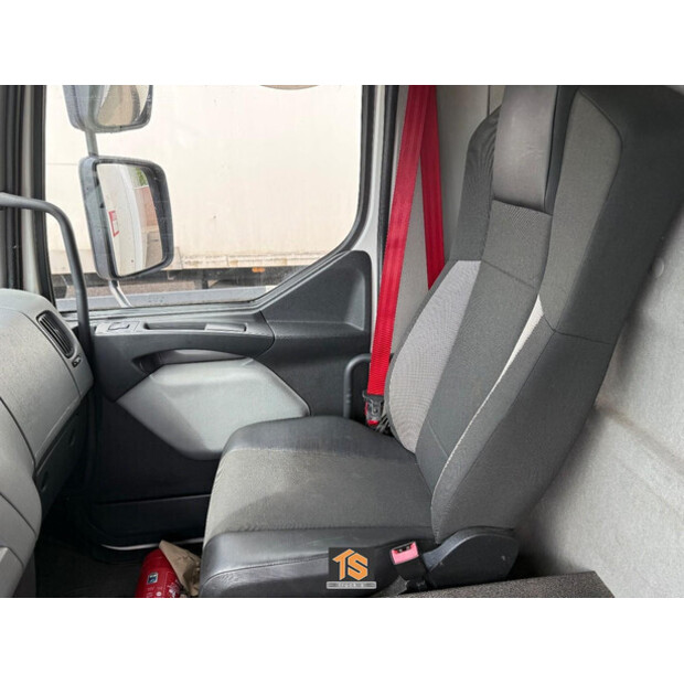 2017 Renault D12-47796144