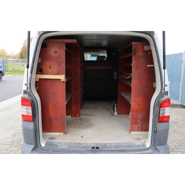 Volkswagen Transporter-47797520
