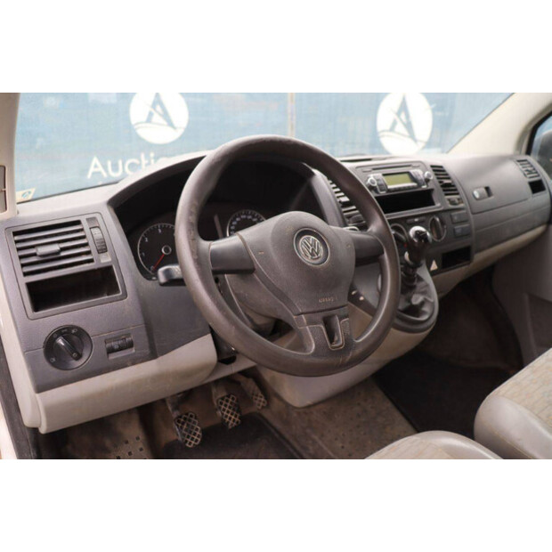Volkswagen Transporter-47797530