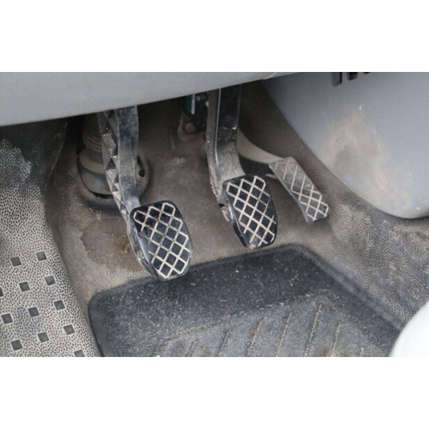 Volkswagen Transporter-47797531