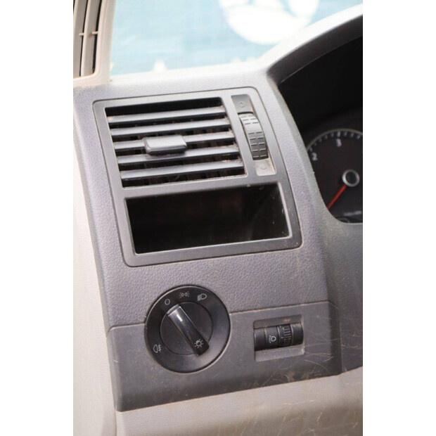 Volkswagen Transporter-47797532