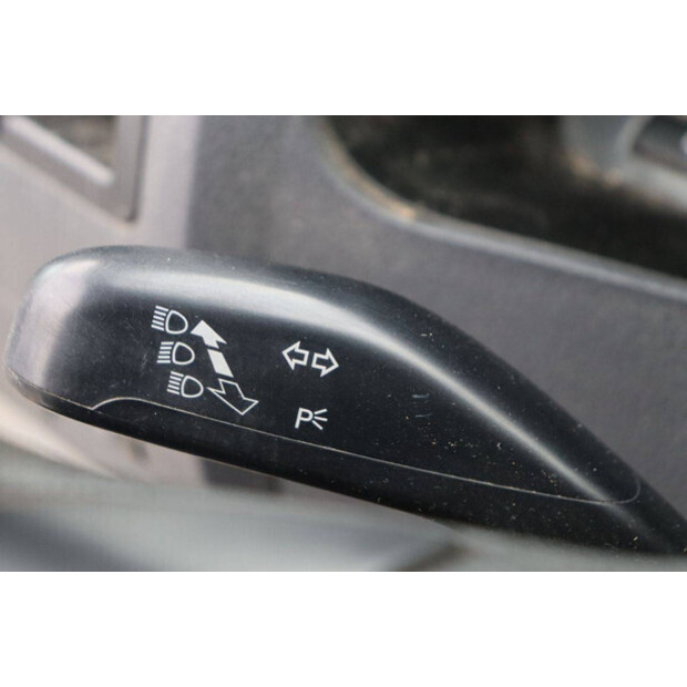 Volkswagen Transporter-47797533