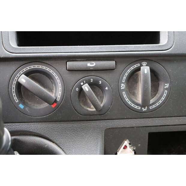 Volkswagen Transporter-47797539