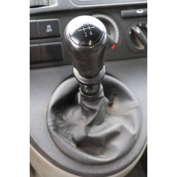 Volkswagen Transporter-47797542