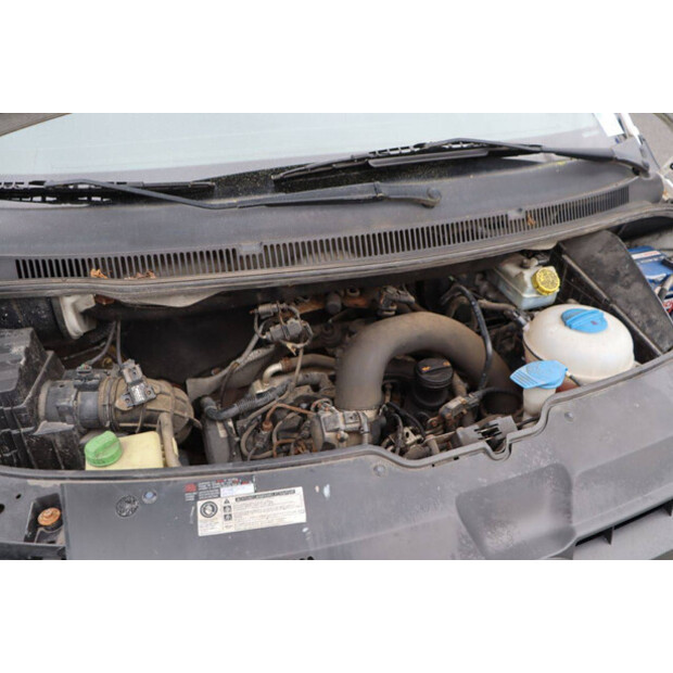 Volkswagen Transporter-47797545