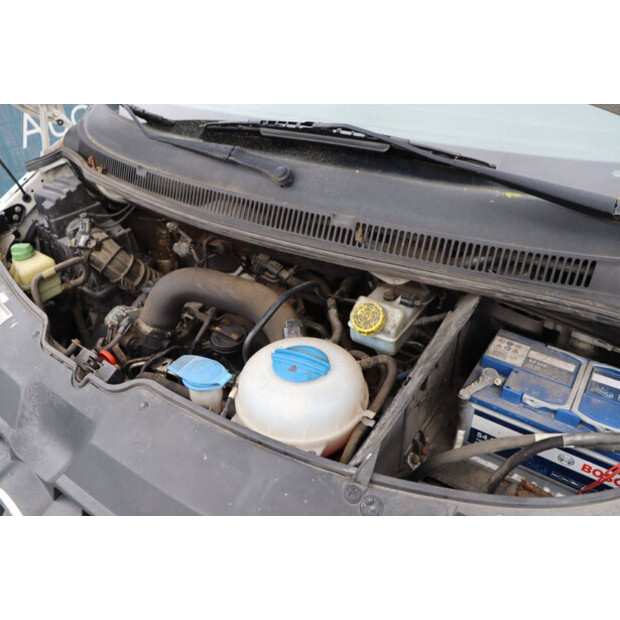Volkswagen Transporter-47797546
