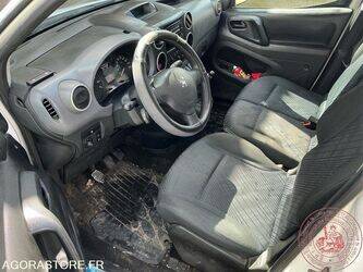 2012-peugeot-partner-1462031-47810061