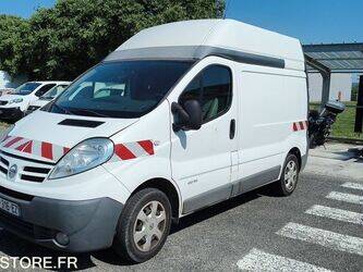 2011-nissan-primastar-47810204