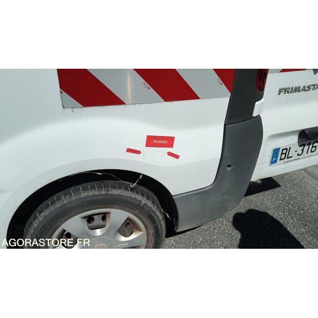 2011 NISSAN Primastar-47810232
