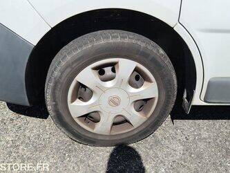 2011-nissan-primastar-47810260