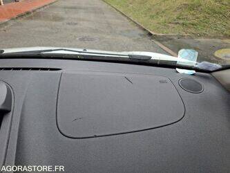 2012-renault-clio-1462079-47810698