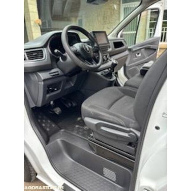 2023 Renault Trafic-47811173