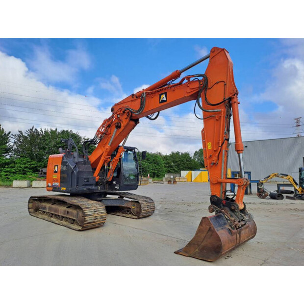 2021 Hitachi ZX225USLC-6-47815508