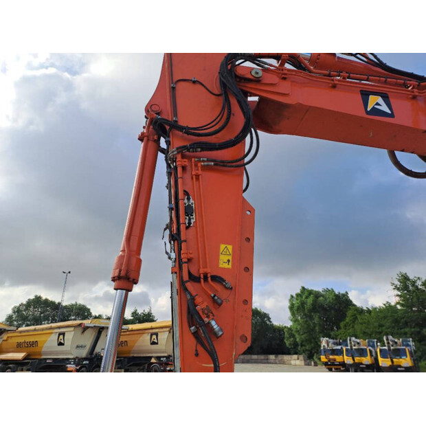2021 Hitachi ZX225USLC-6-47815510