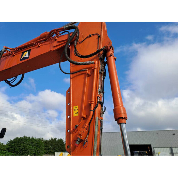 2021 Hitachi ZX225USLC-6-47815511