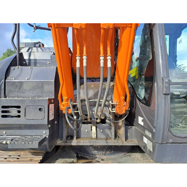 2021 Hitachi ZX225USLC-6-47815512