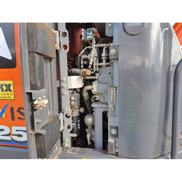 2021 Hitachi ZX225USLC-6-47815521