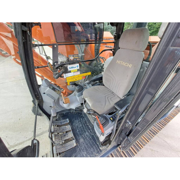 2021 Hitachi ZX225USLC-6-47815526